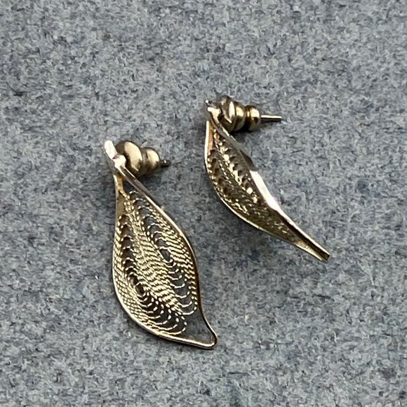 Pierced Earrings Silver Leaf Filigree Textured Wire Curved Retro BoHo Autumn - Picture 5 of 7